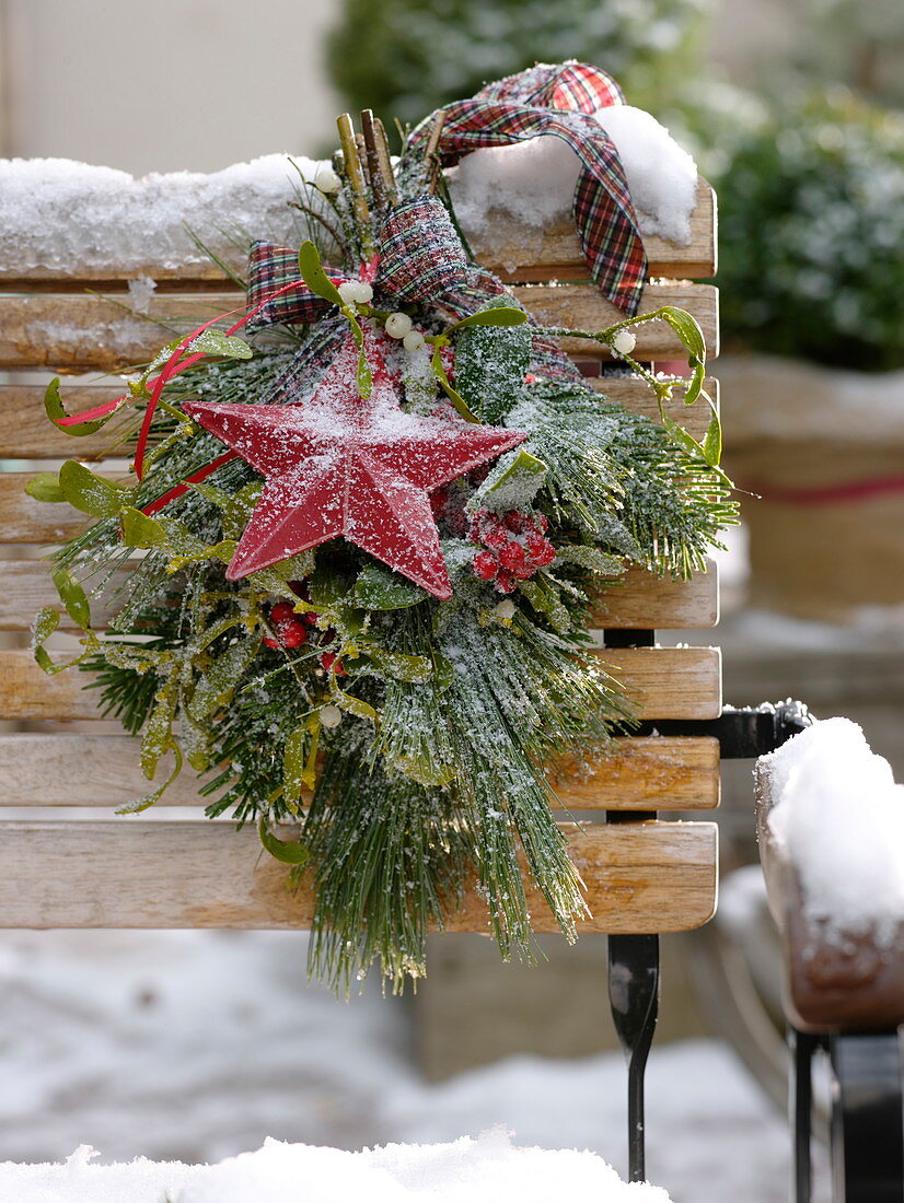 Small bouquet of Pinus (pine), Viscum album (mistletoe) and Cotoneaster