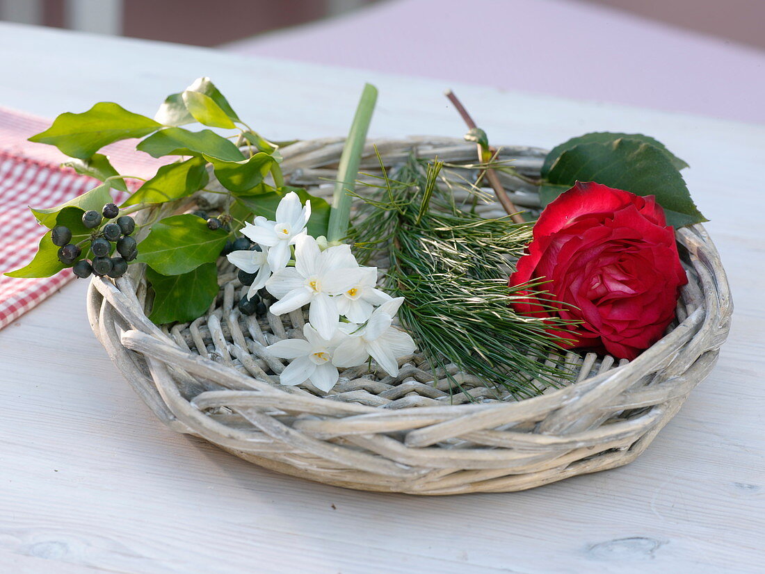 Ingredient style for red and white scented bouquet