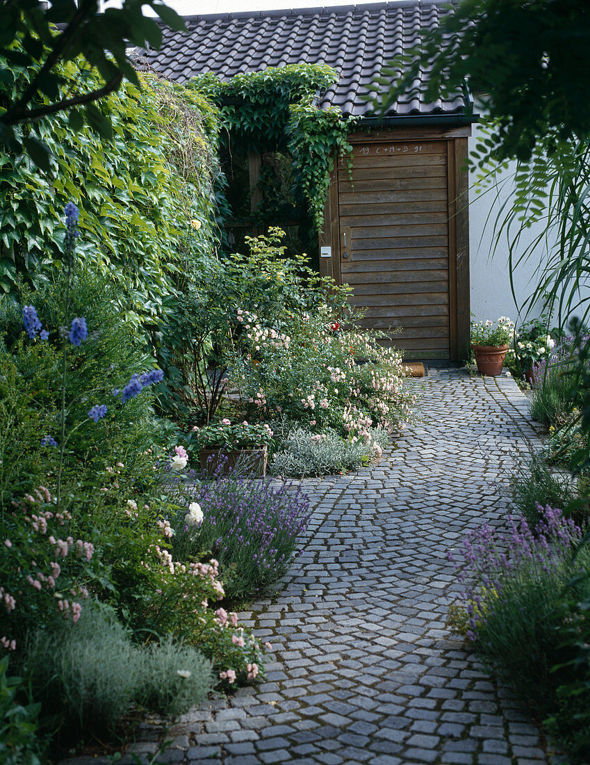 House entrance with cobblestones