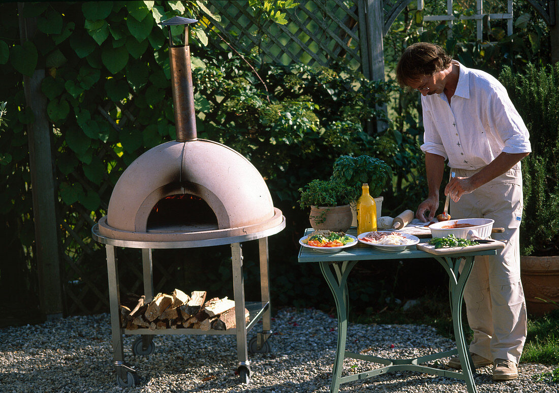 Mobile pizza oven made of 8 parts 6/9