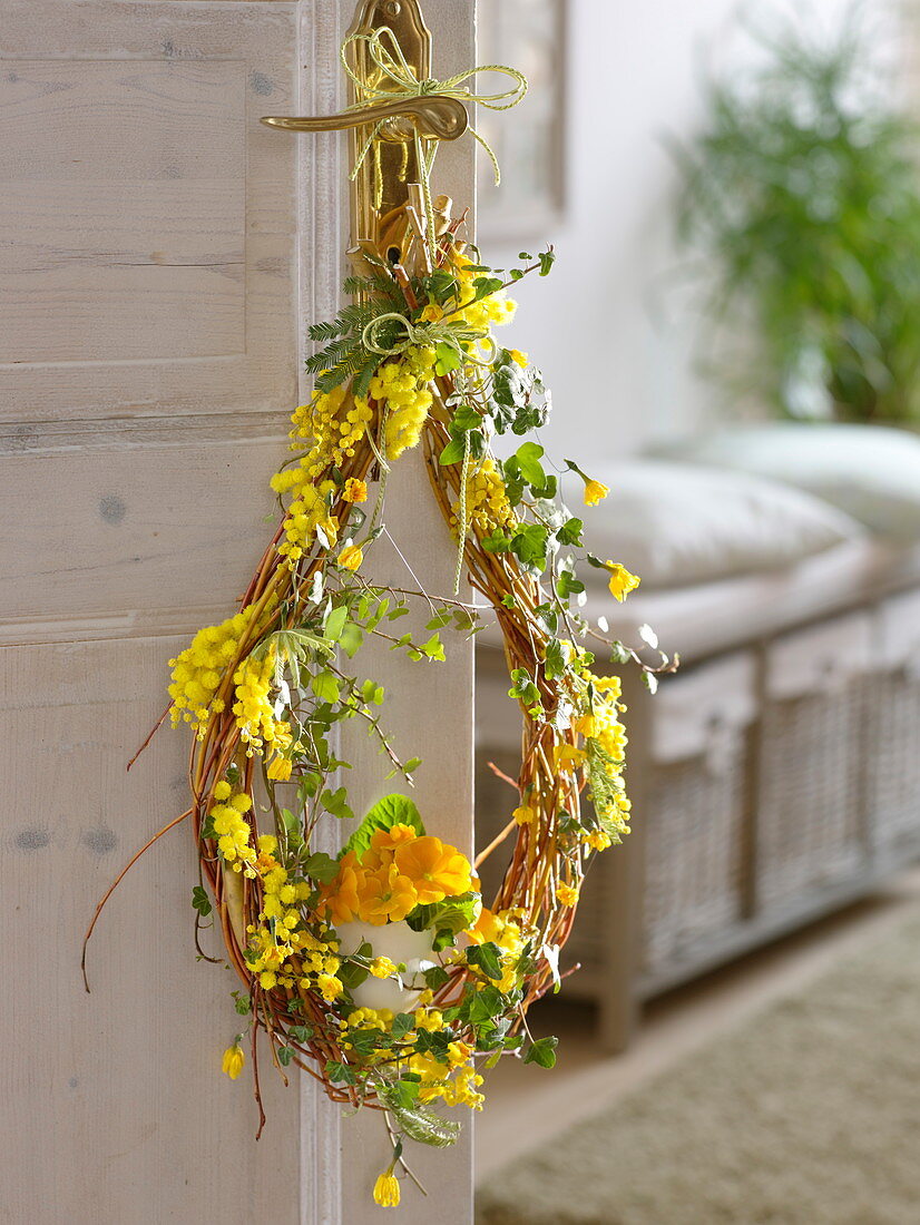 Willow egg as Easter door decoration 7/7