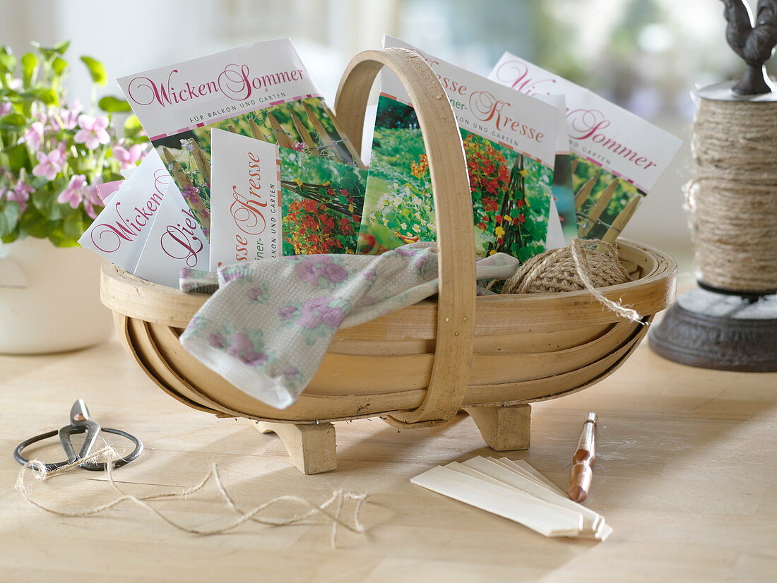 Basket with seed bags: Vetches summer, Nasturtium