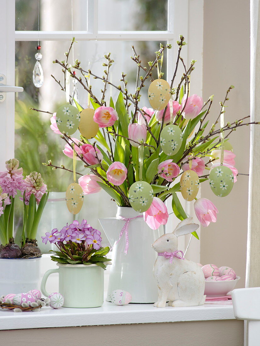 Tulipa 'Dynasty' bouquet, Prunus, Primula branches