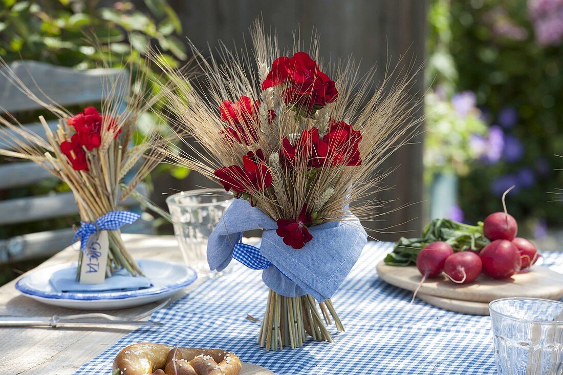 Bavarian table decoration with cereals and geraniums