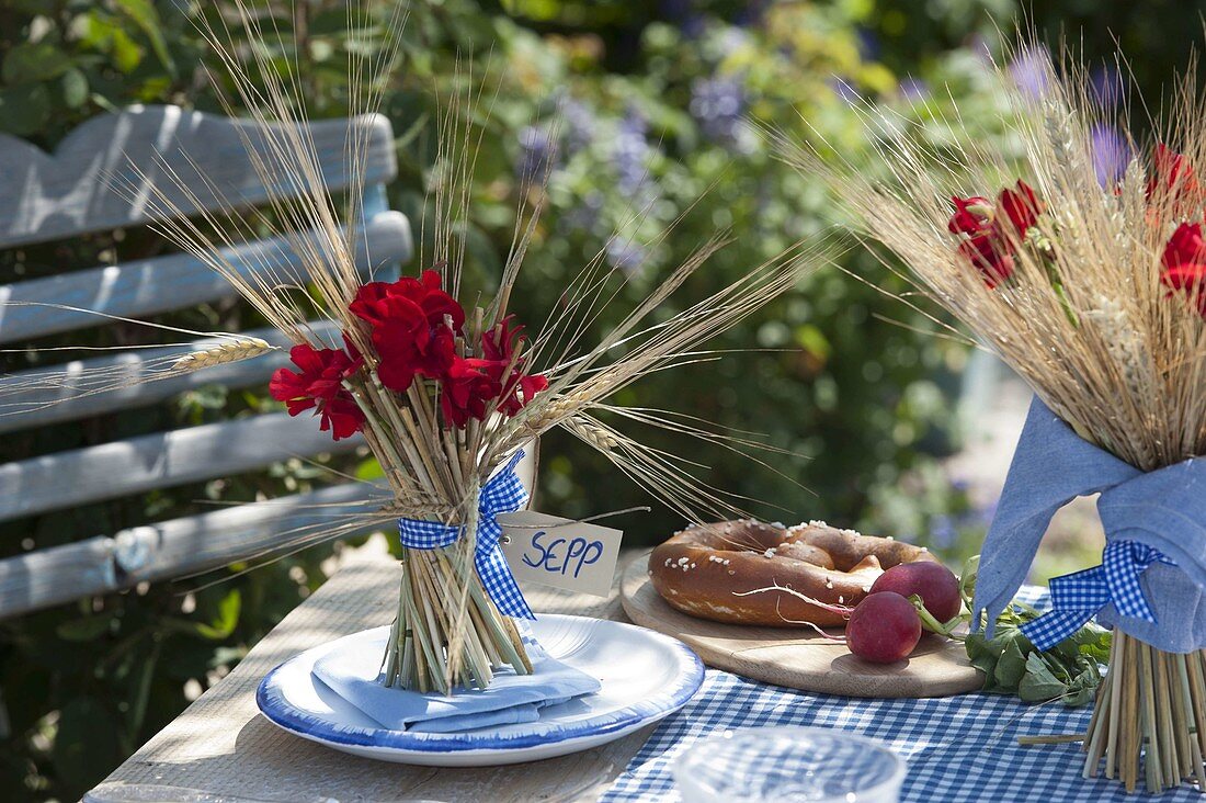 Bavarian table decoration with cereals and geraniums