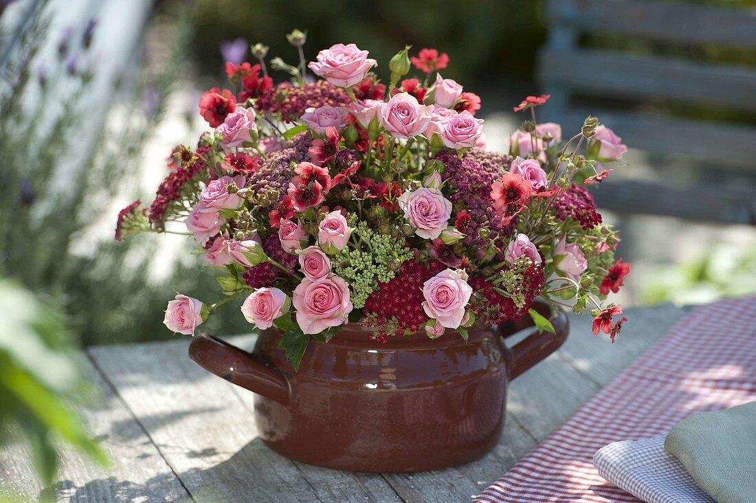 Bouquet with pink 'Cream Gracia' (rose), Achillea (yarrow)