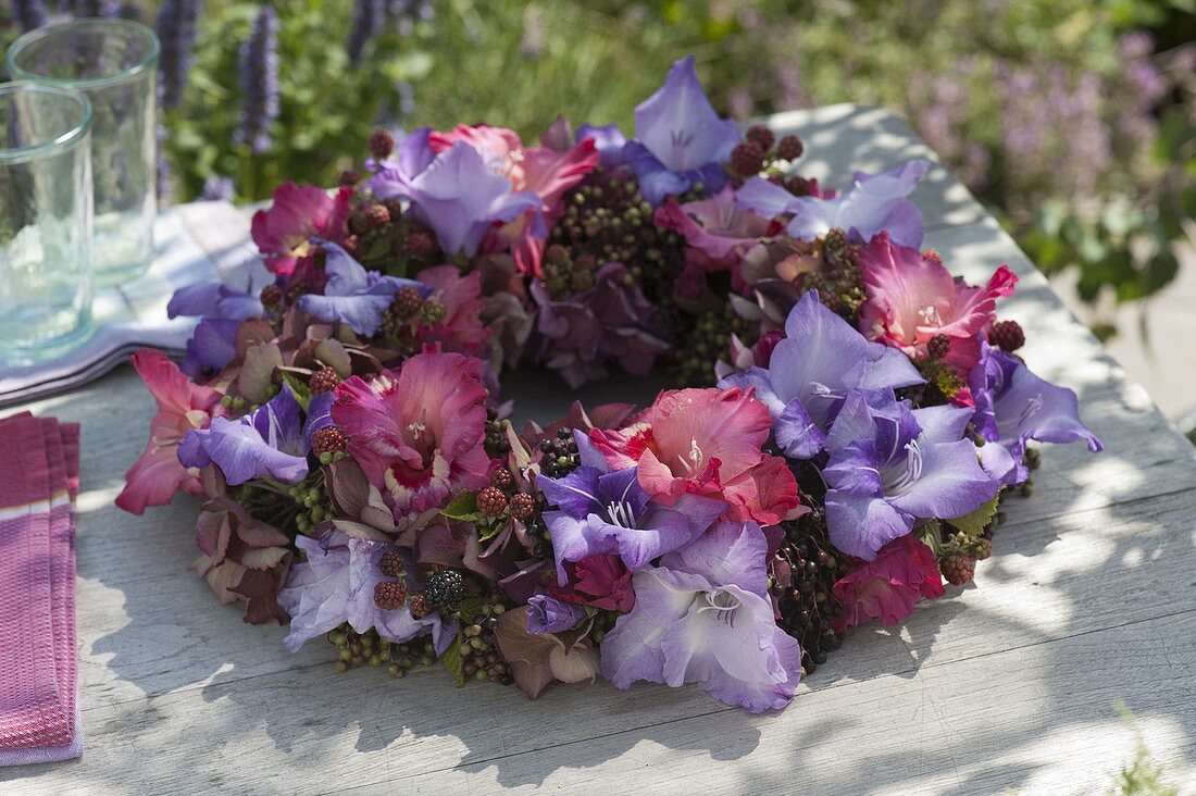 Red-purple late summer wreath with Gladiolus (Gladiolus), Hydrangea (Hydrangea)