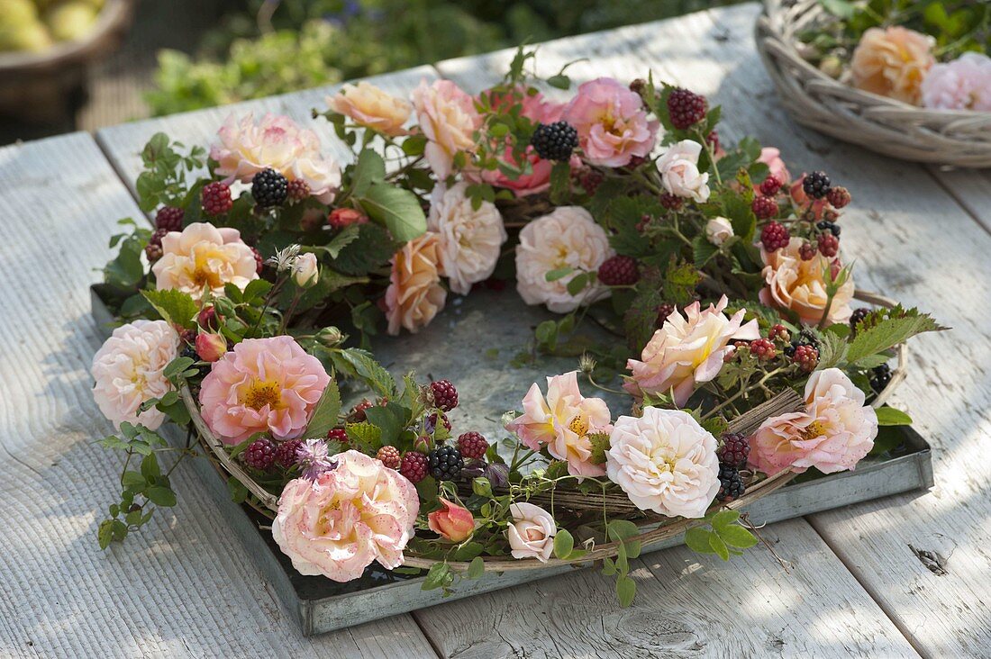 Rose wreath on vine blank 3/3