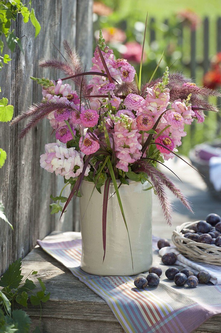 Bouquet with Zinnia, Antirrhinum and Pennisetum