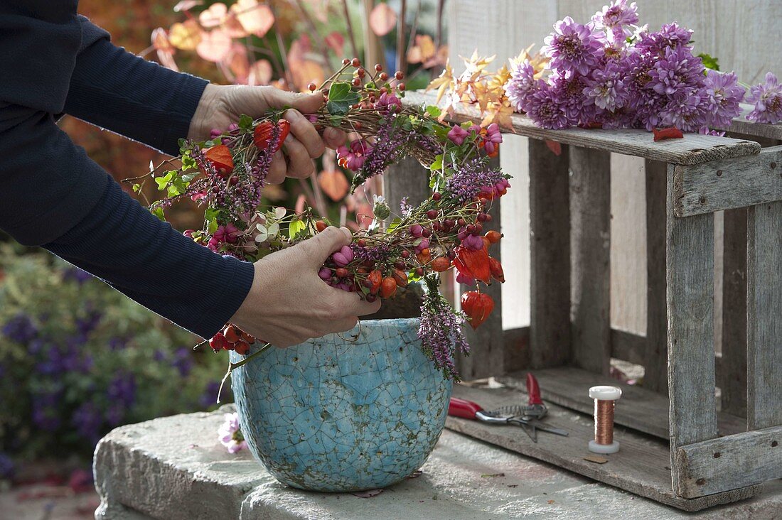 Bouquet of Chrysanthemums in autumn wreath (4/8)