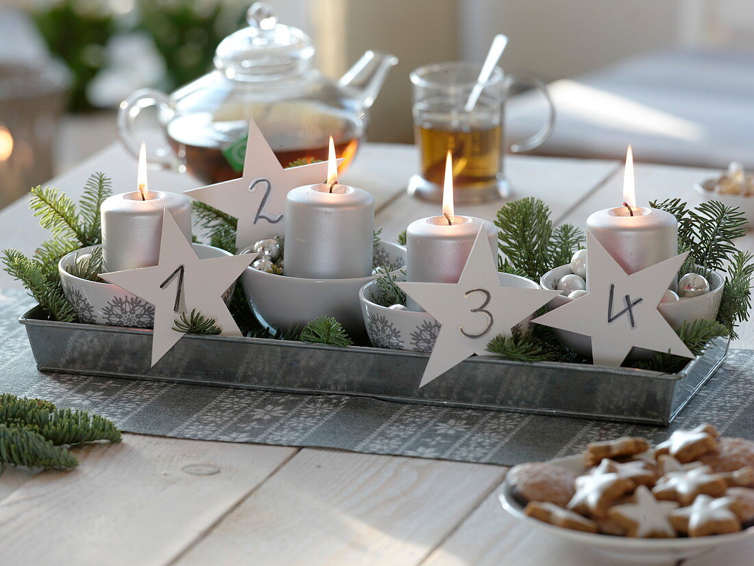 Fast Advent wreath on elongated metal coaster