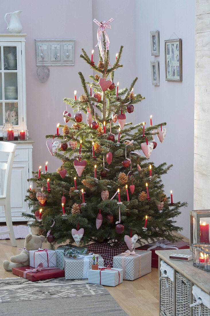 Christmas tree with hearts, cones and apples