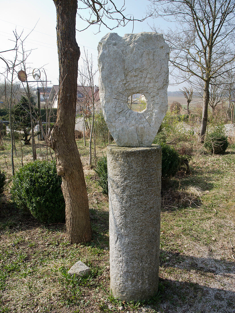 Art object with view on granite column