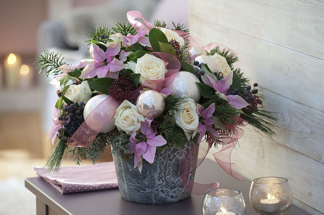 Christmas bouquet with pink 'Dolomiti', Euphorbia pulcherrima