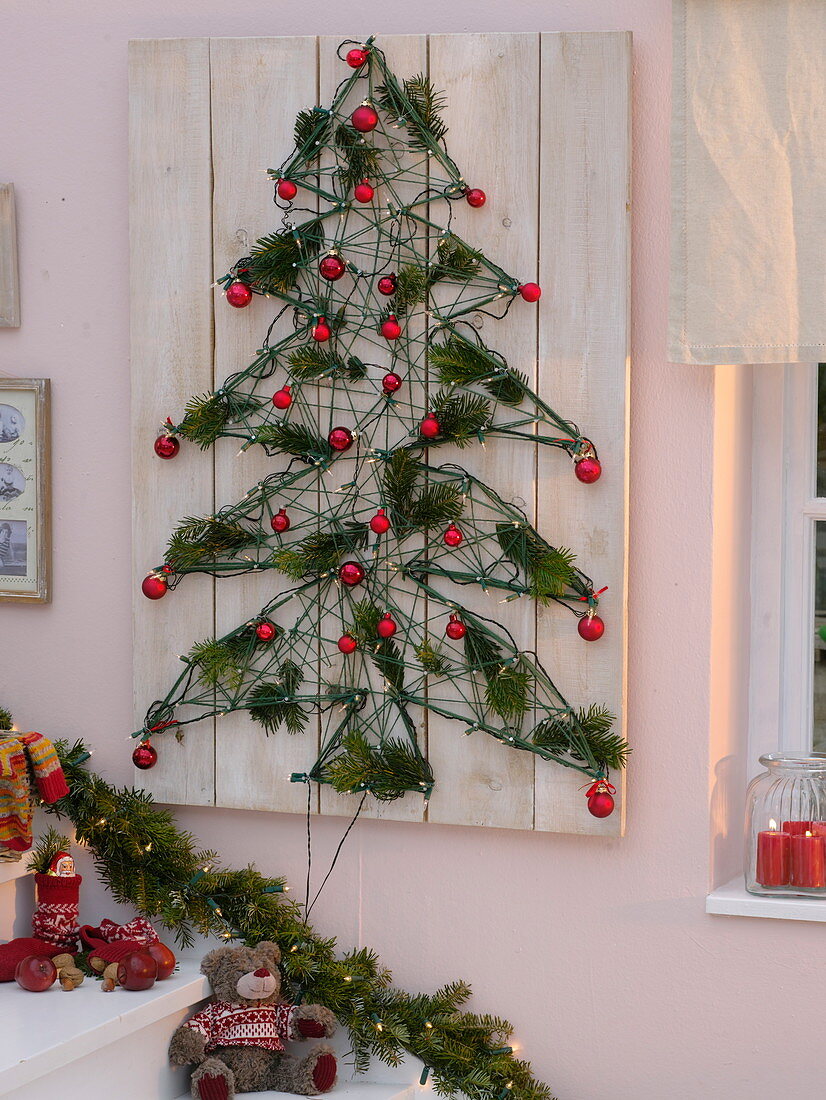 Weihnachtsbaum Aus Schnuren Auf Brett Bild Kaufen 12178517 Friedrich Strauss Gartenbildagentur