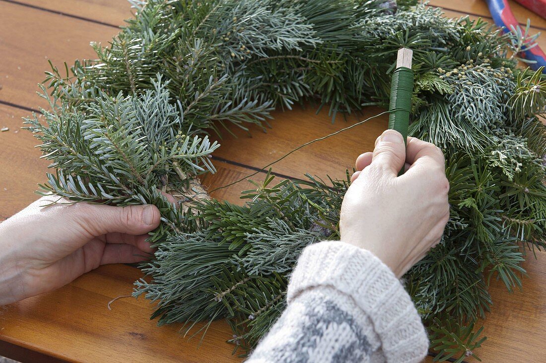 Bind mixed Christmas wreath