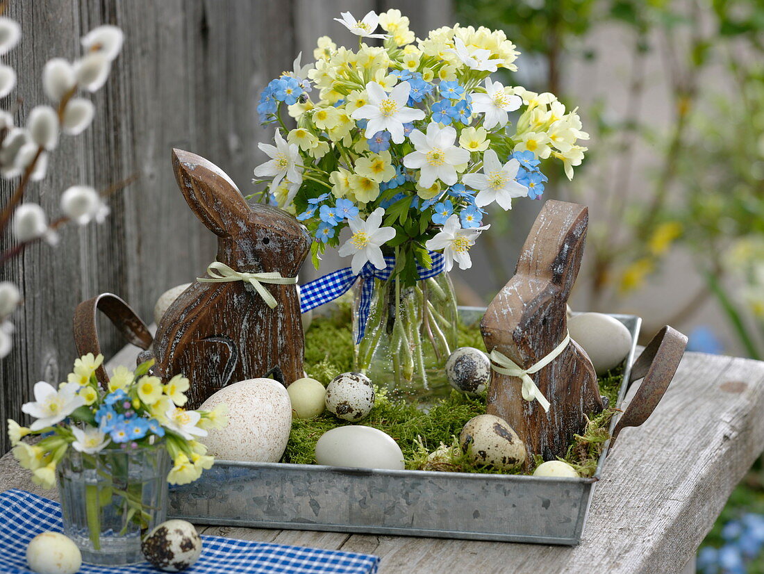 Easter basket with a small Primula veris bouquet