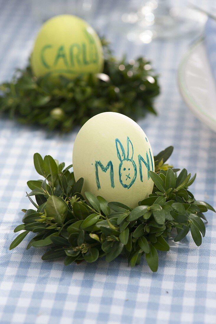 Easter table decoration with box wreaths