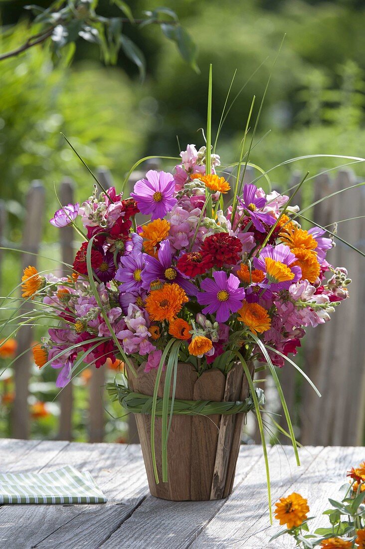 Summer bouquet, Cosmos (daisies), Calendula