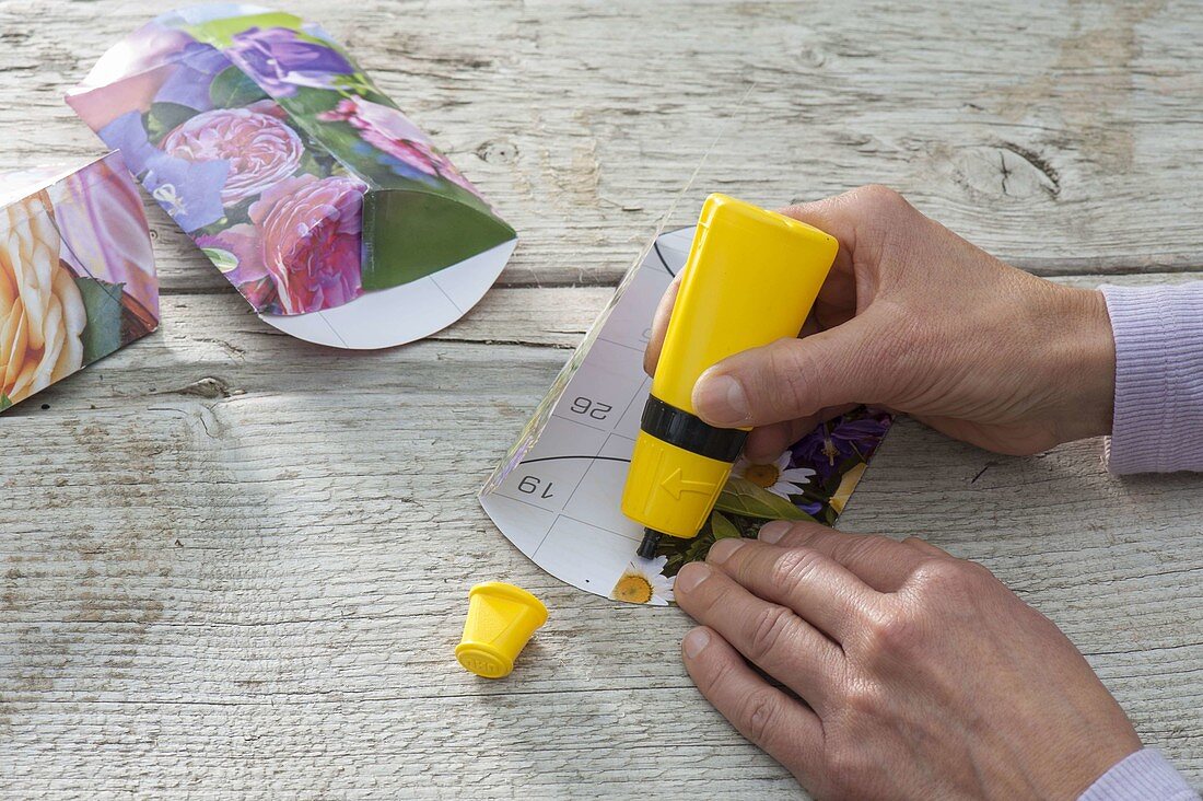 Paper bags for seeds, do-it-yourself