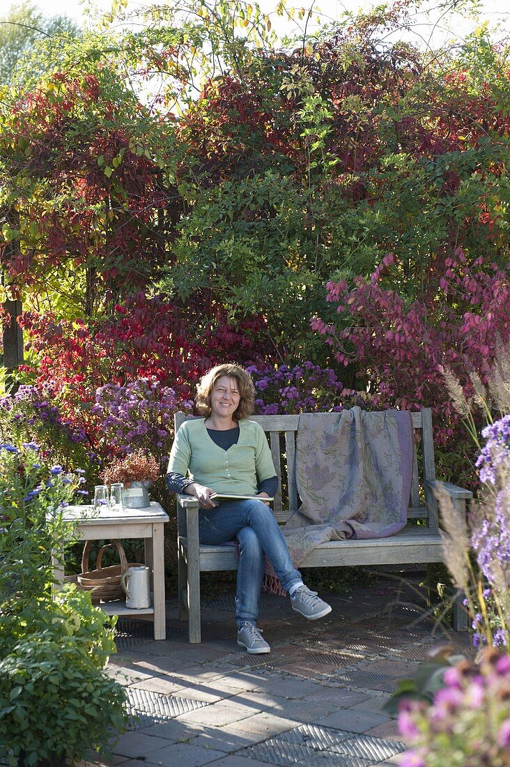 Bench by the border with perennials and woody plants