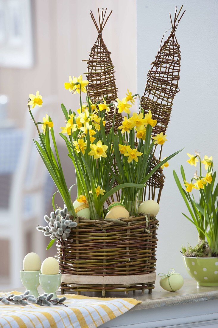 Selbstgemachter Oster-Korb mit Hasenkopf als Osternest