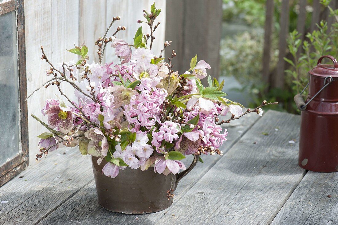 Fragrant bouquet with Hyacinthus 'Pink Pearl' (Hyacinths)