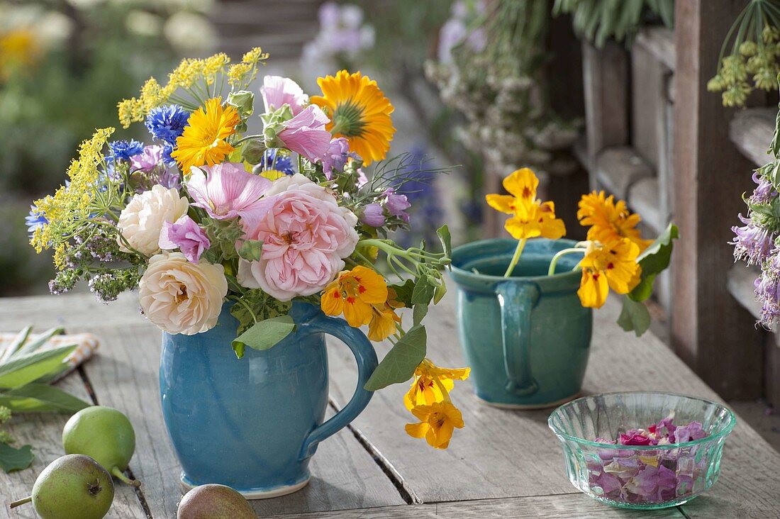 Bouquet of edible flowers: Rosa (roses), Fennel (Foeniculum), Lavatera