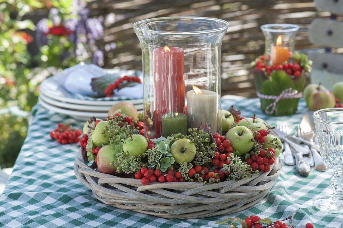 Spätsommer-Tischdeko mit Vogelbeeren