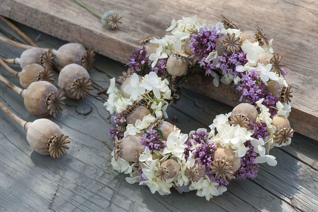 Wreath made of Papaver, Oregano and Hydrangea