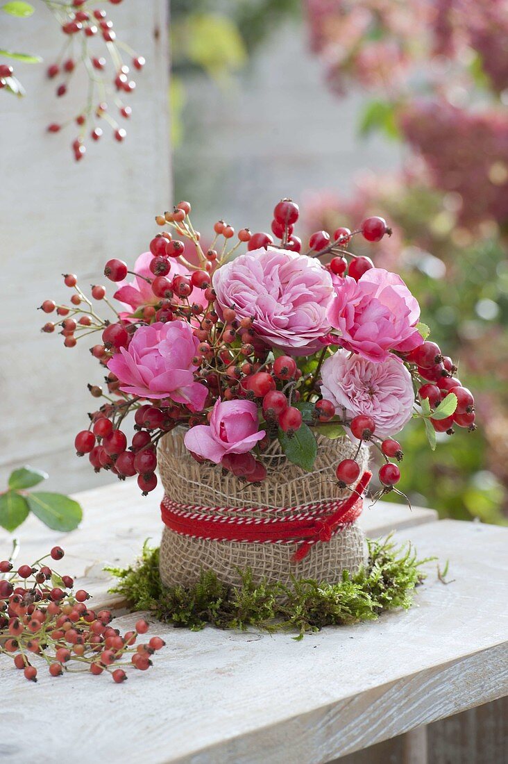 Mini pink (rose) and rosehips bouquet, covered vase