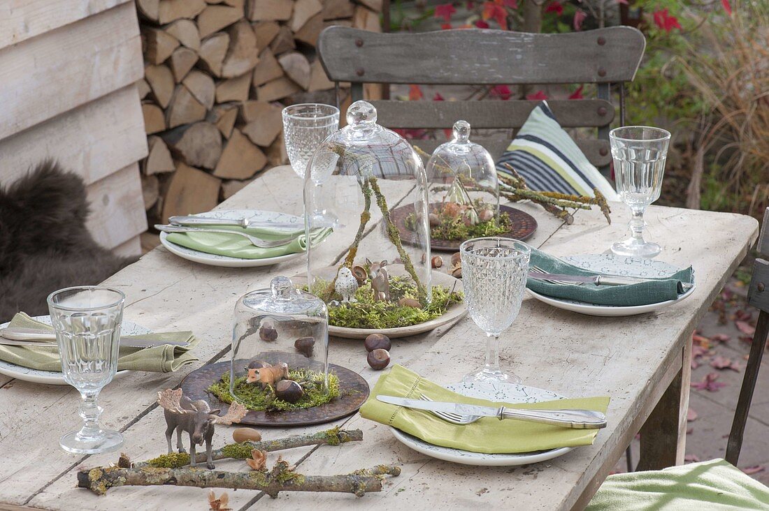 Forest table decoration with animal figures