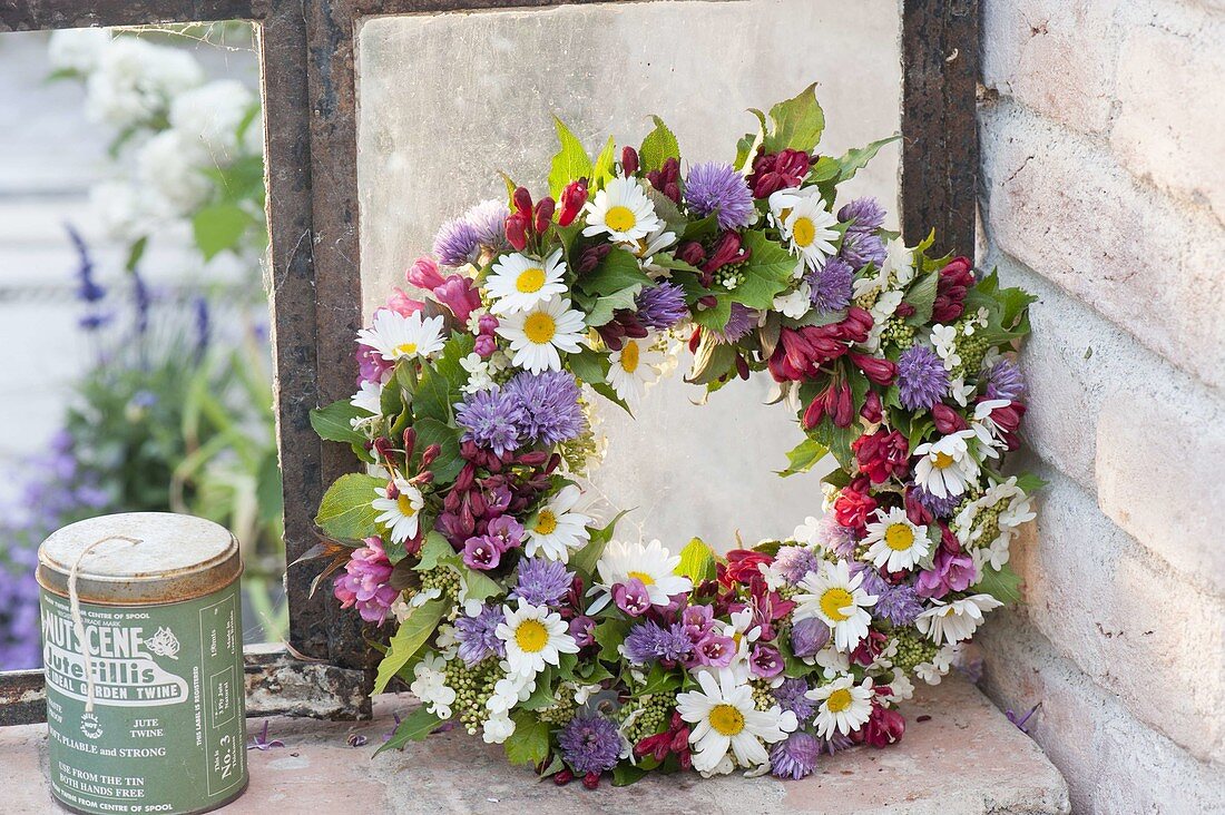 Colorful Wreath of Leucanthemum (Marguerite), Weigelia (Weigelia)