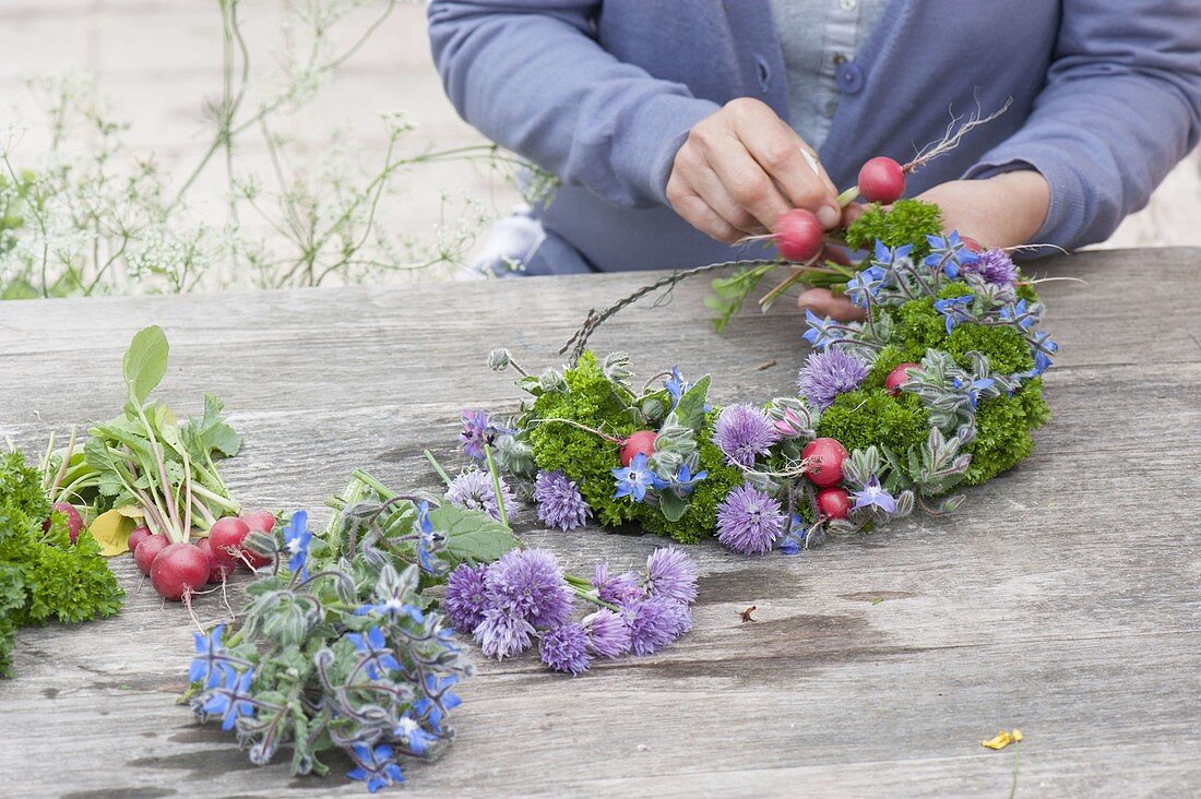 Tie herbal radish wreath