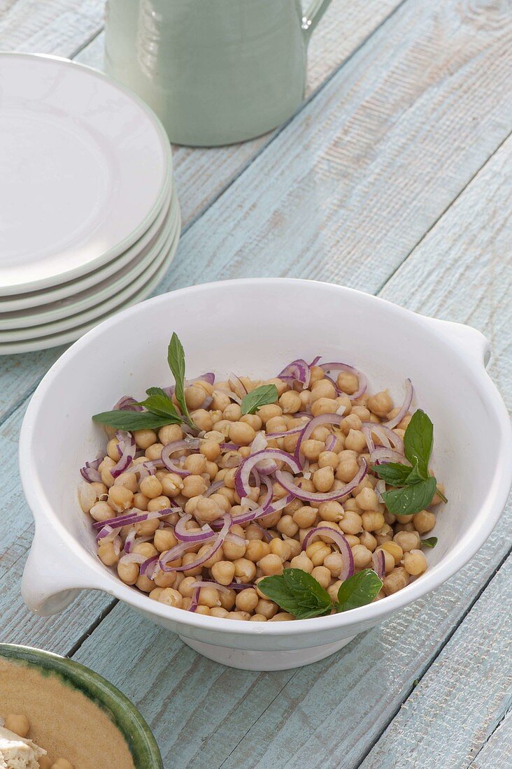 Chickpea salad with onions and mint