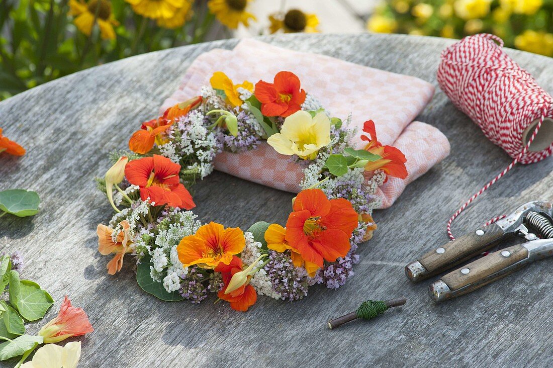 Small wreath with Tropaeolum (nasturtium), Anthriscus (meadow chervil)