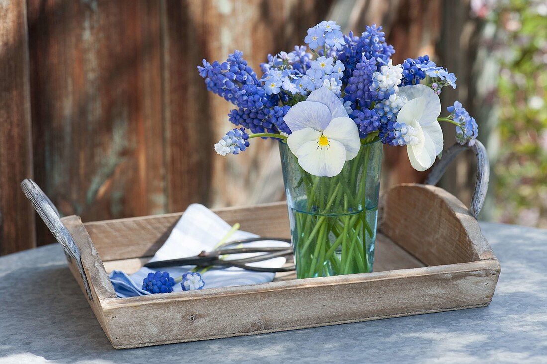 Mini bouquet with muscari, viola