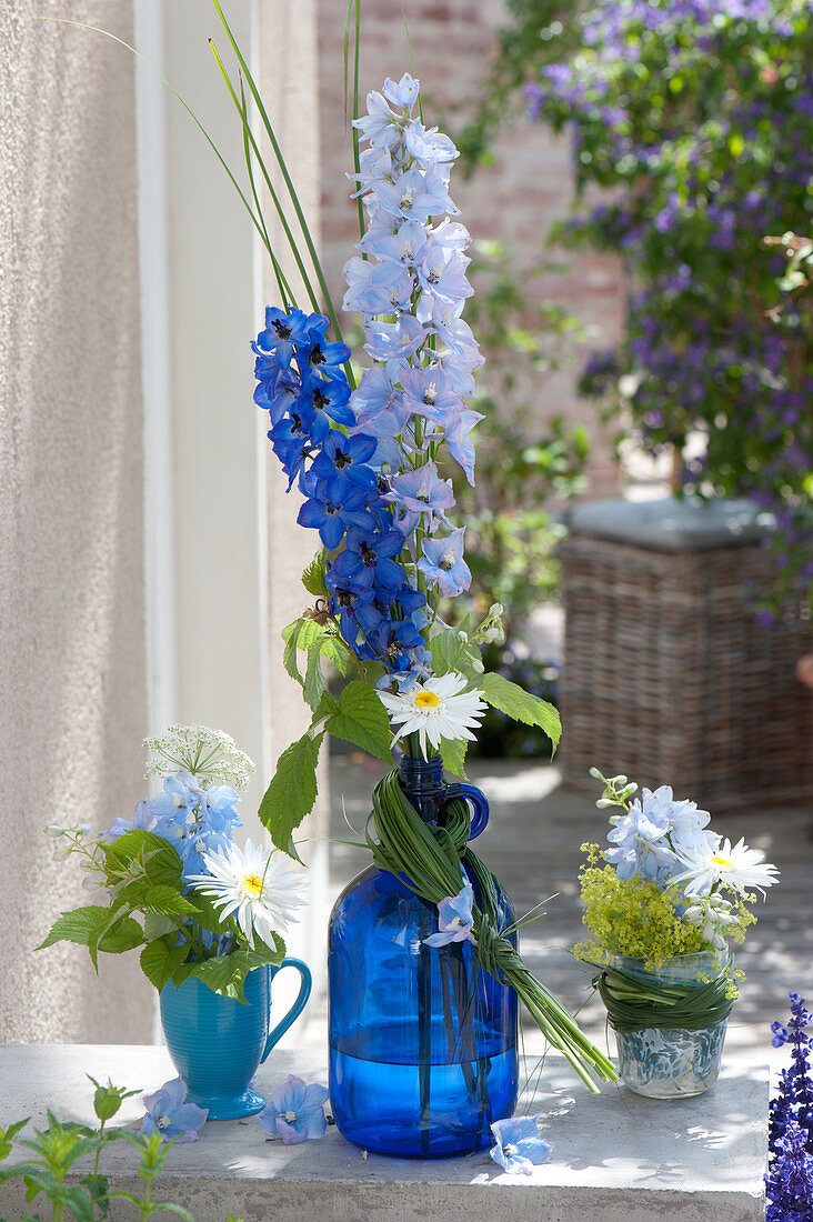 Modern delphinium (larkspur) bouquets, leucanthemum