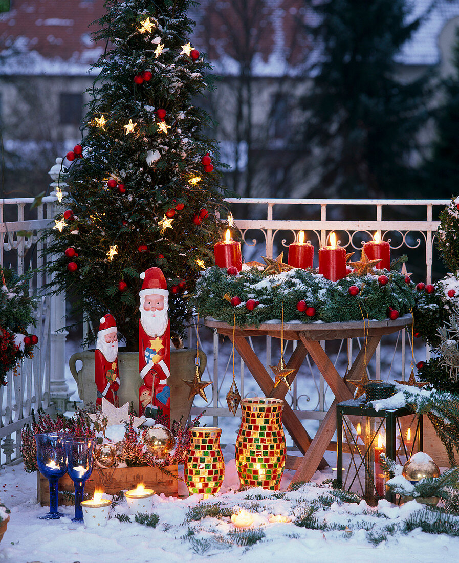 Balcony with Christmas decoration, Taxus