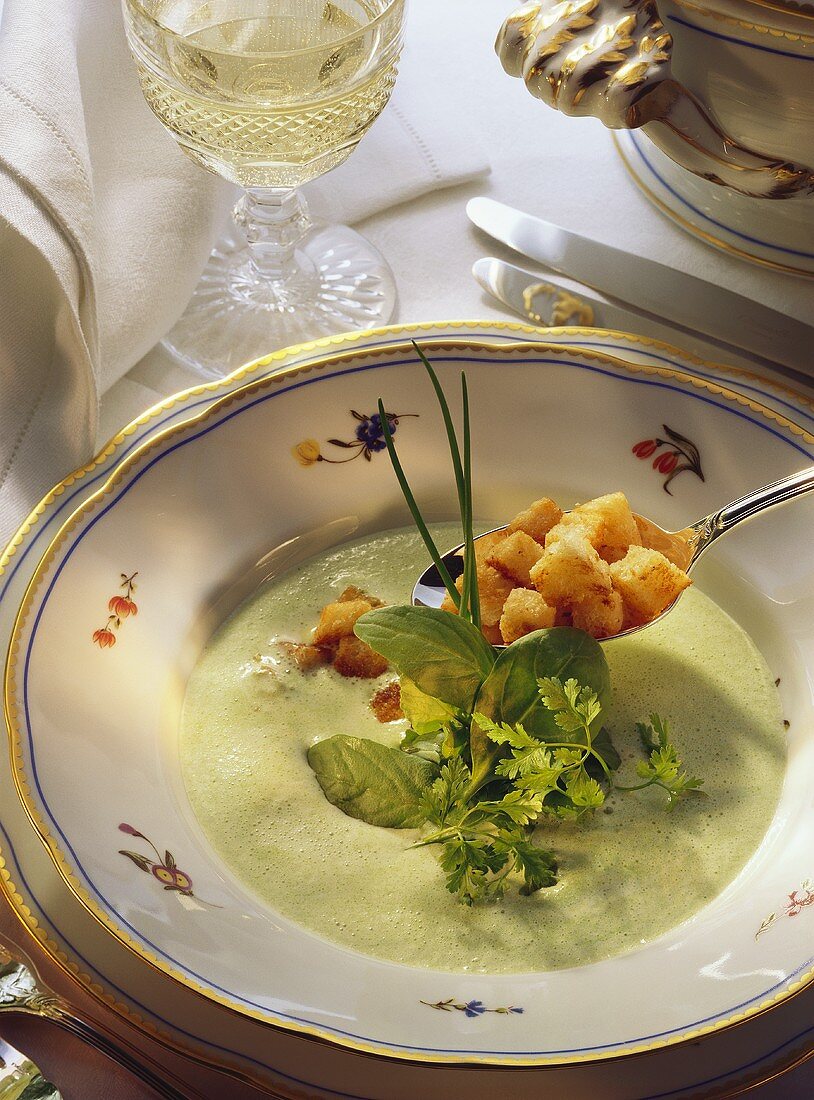 Spinach and Chervil Cream Soup with Croutons