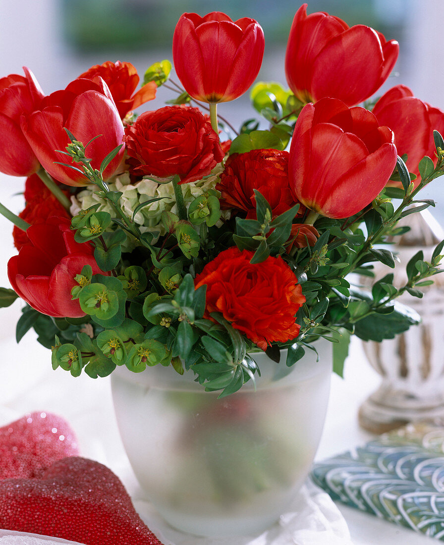 Bouquet of tulips 'Sevilla', ranunculus