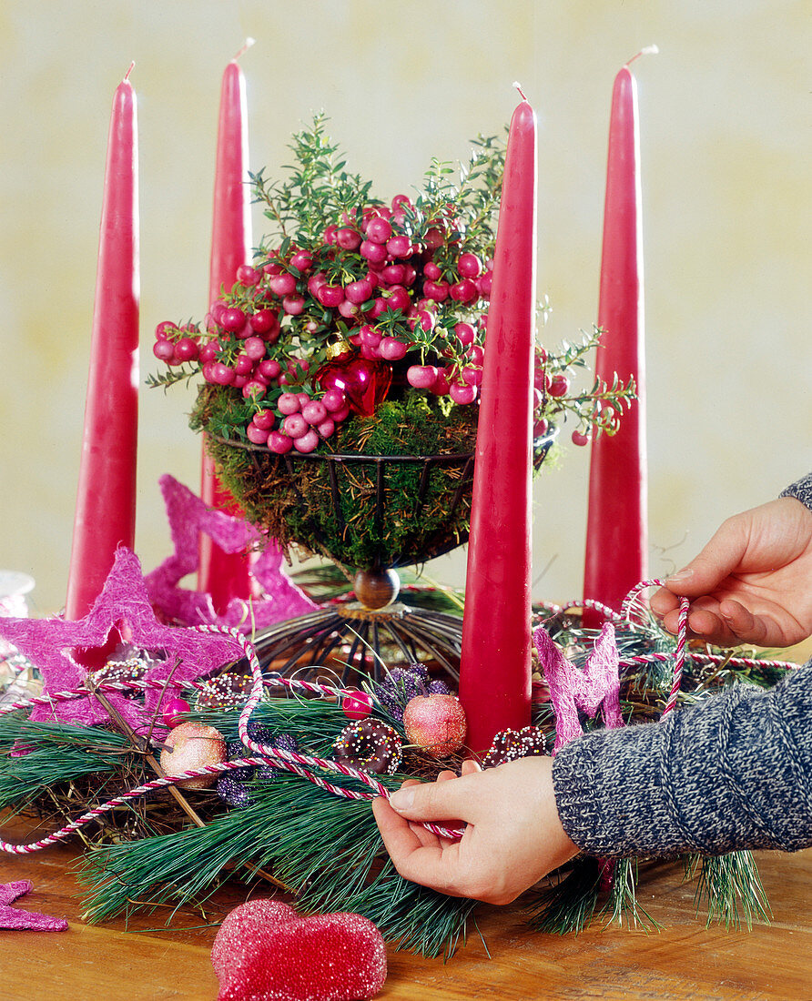 Adventskranz binden. 5. Step