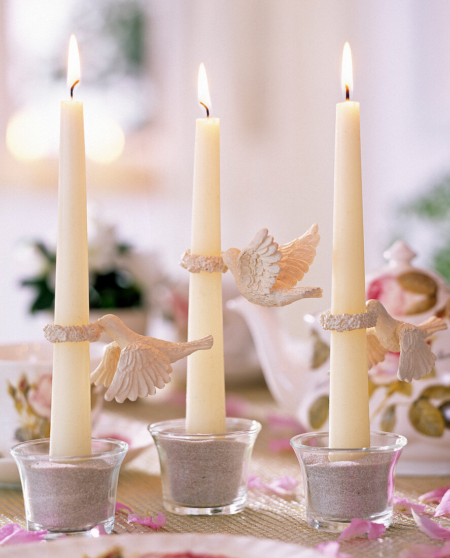 Doves as candle decoration