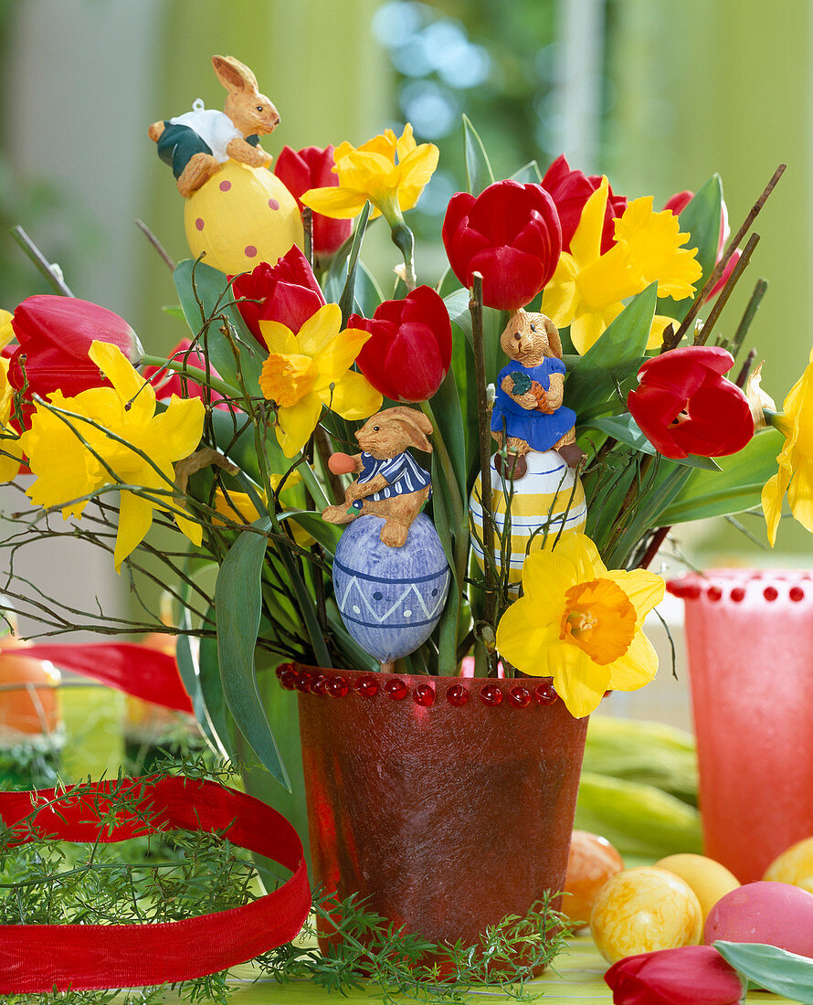 Easter bouquet with Narcissus hybrid, Tulipa hybrid