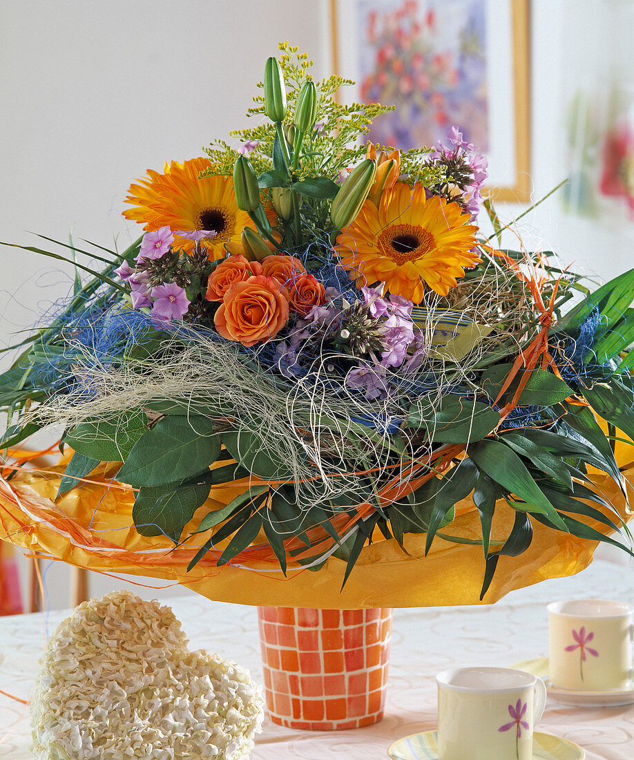 Gerbera, Lilien, Rosen, Phlox, Solidago (Goldrute)