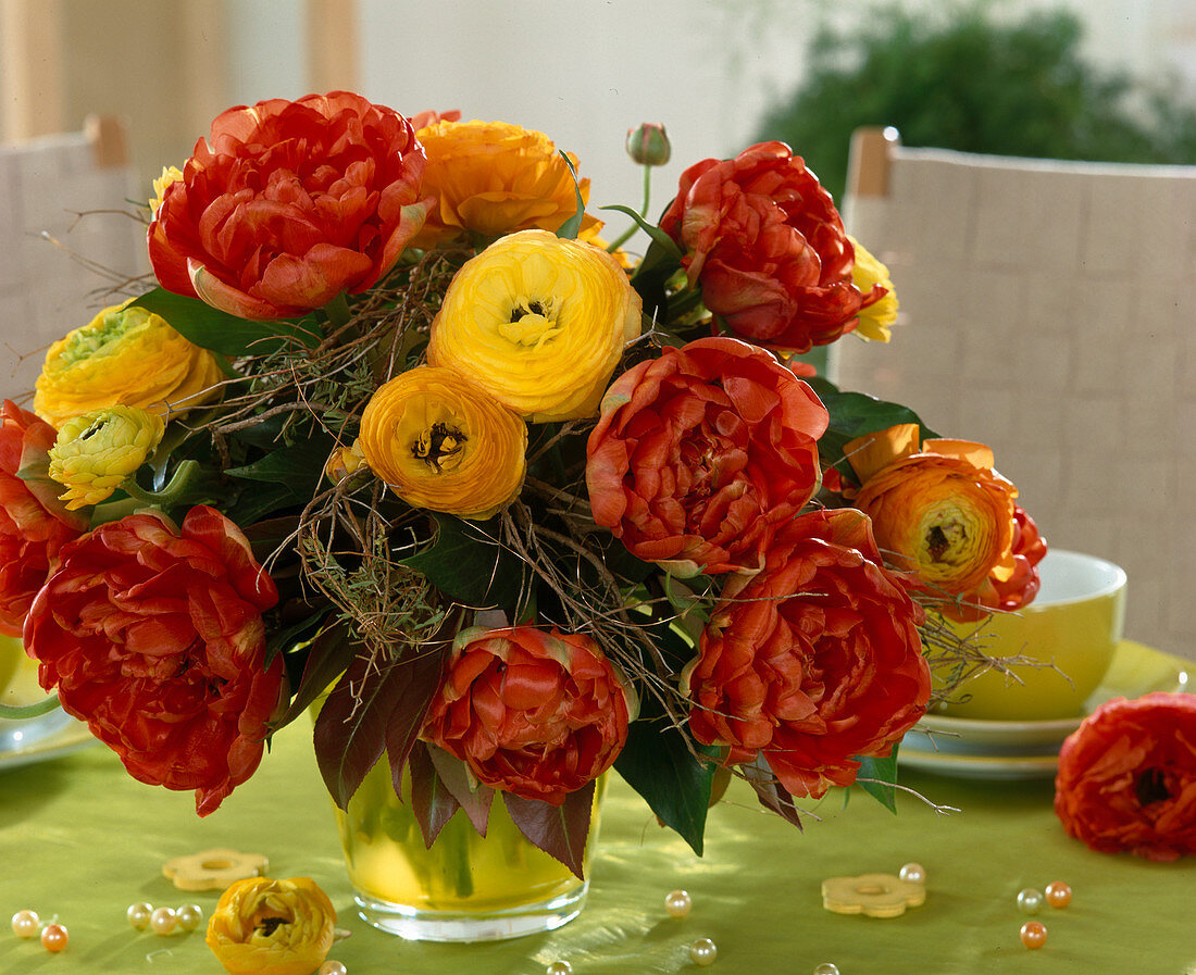 Bouquet out of tulips and ranunculus