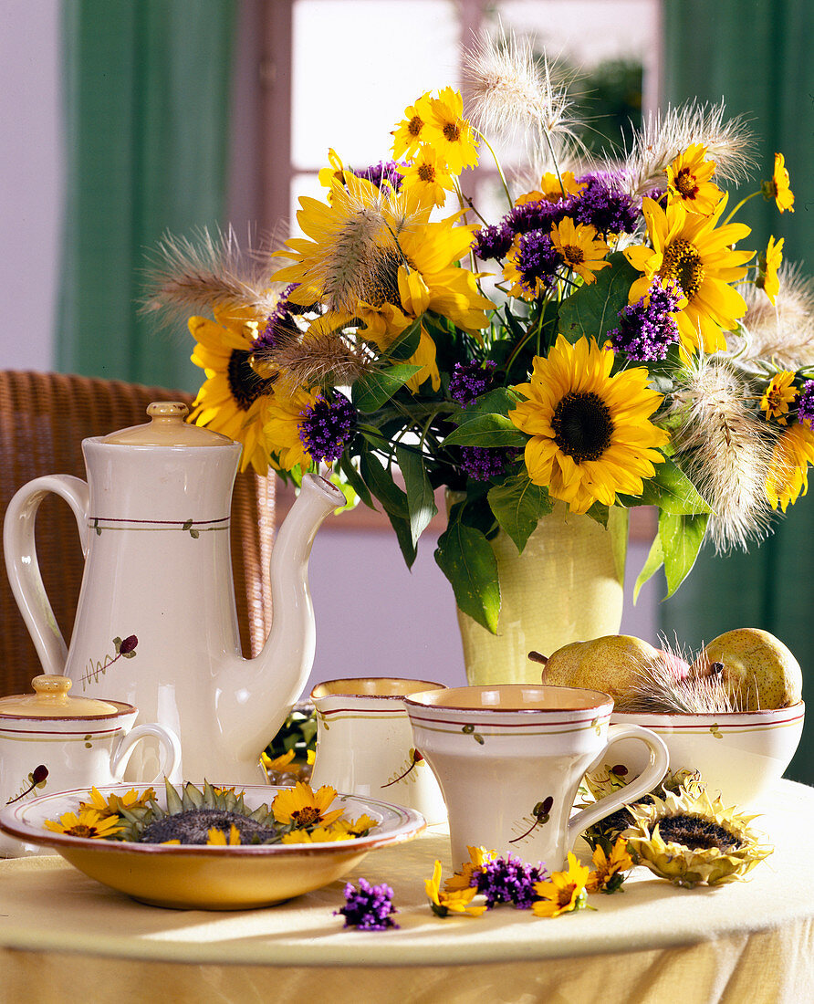 Helianthus (sunflower), Pennisetum alopecuroides