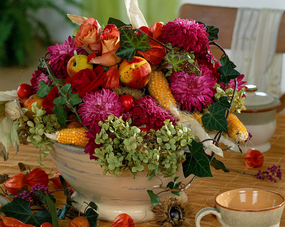 Arrangement of Hydrangea (Hydrangea), Dendranthema (Chrysanthemum), Rose