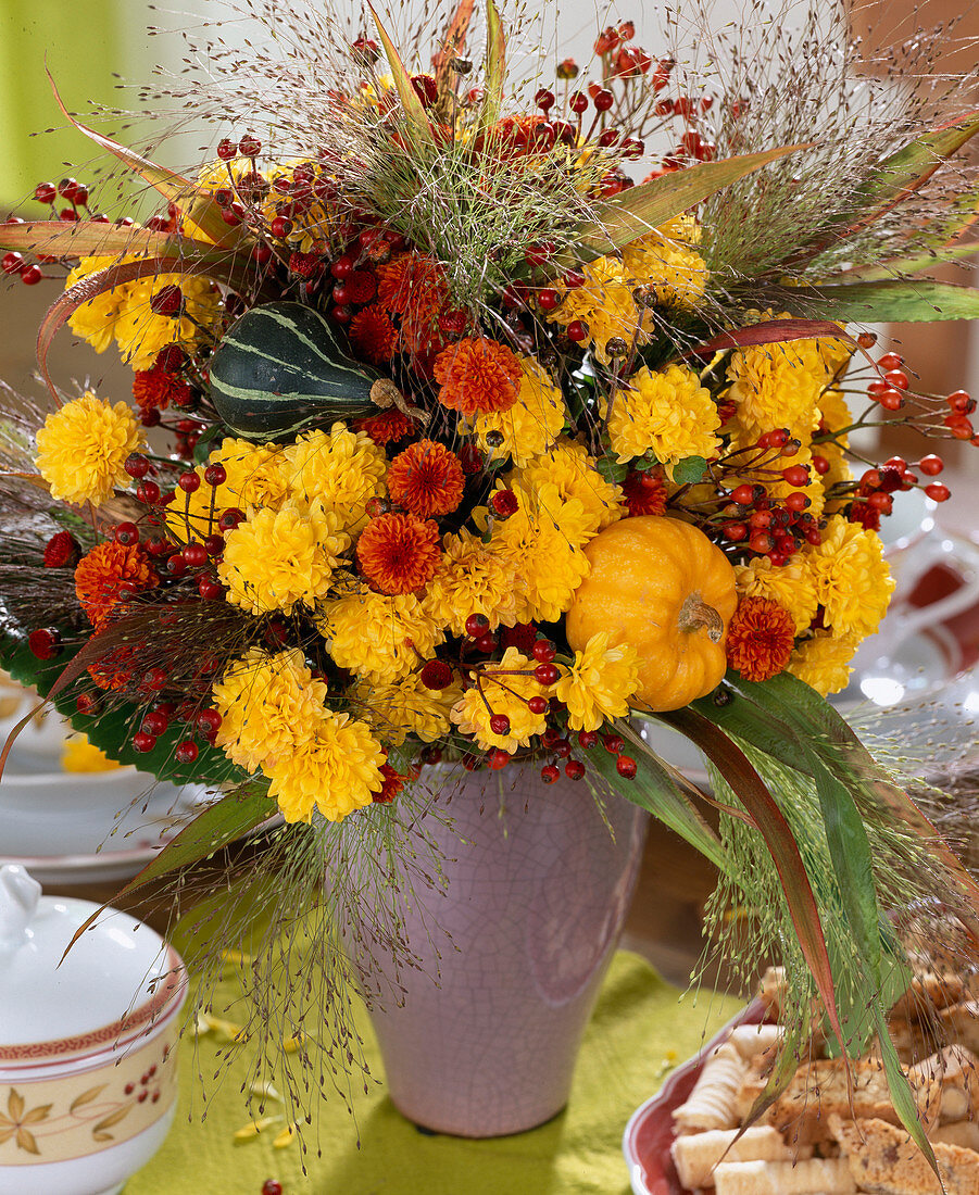 Dendranthema autumn chrysanthemums, ornamental gourds, rose rosehips, grasses