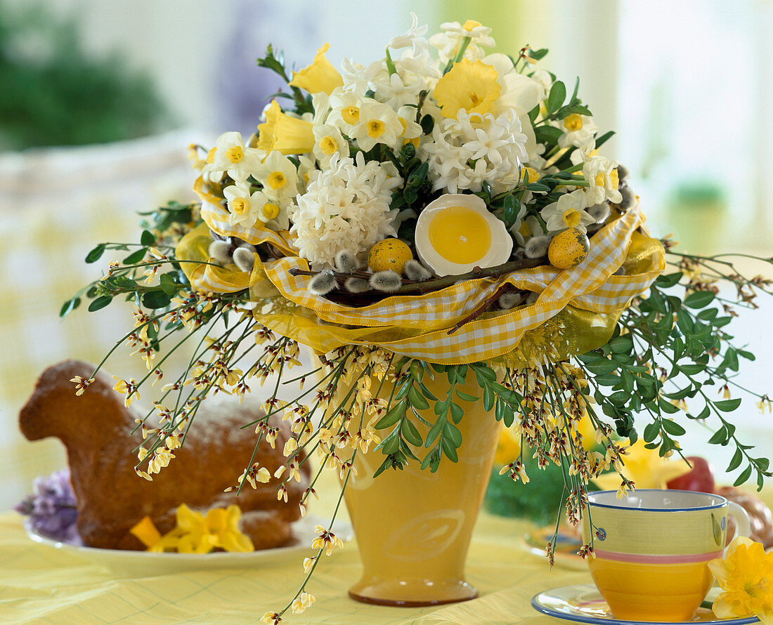 Easter bouquet; Hyacinthus (daffodils, boxwood, willows)